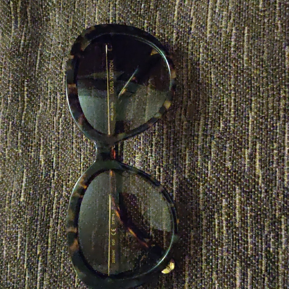 Louis Vuitton Bluebell shades Authentic
